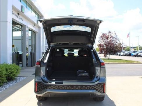 New 2025 Volkswagen Tiguan SE R-Line AWD/4WD image 6