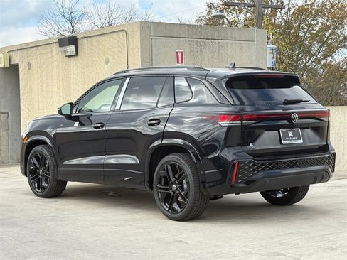 New 2026 Volkswagen Tiguan SE R-Line image 10