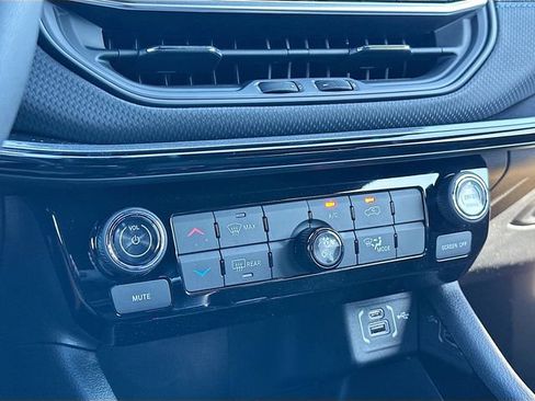 New 2026 Jeep Compass Latitude image 10