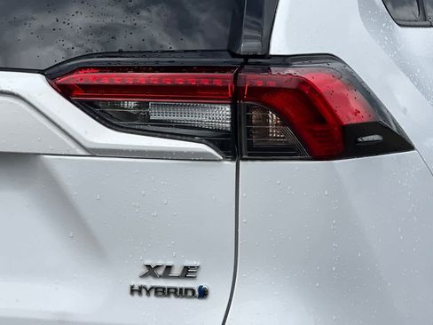 Used 2022 Toyota RAV4 XLE AWD/4WD image 32