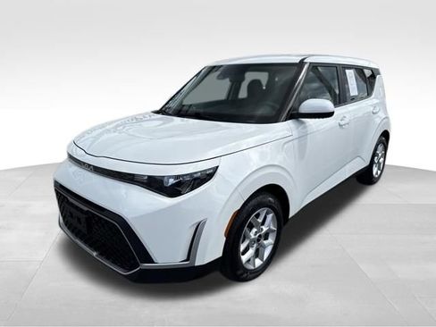 Used 2023 Kia Soul LX w/ Option Group 015 FWD image 5
