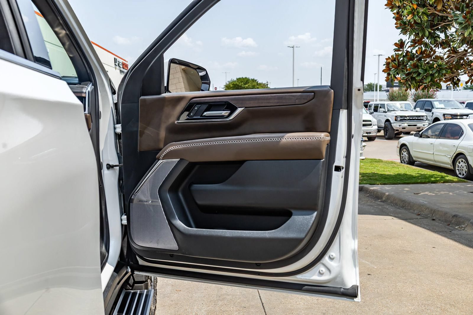 Used 2025 GMC Yukon Denali Ultimate AWD/4WD image 39