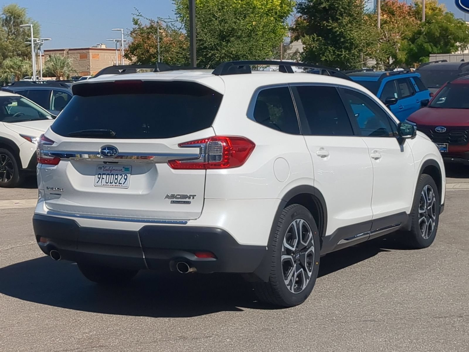 Used 2023 Subaru Ascent Limited w/ Technology Package AWD/4WD image 5