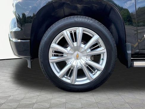 Used 2024 Chevrolet Silverado 1500 High Country w/ Technology Package AWD/4WD image 38