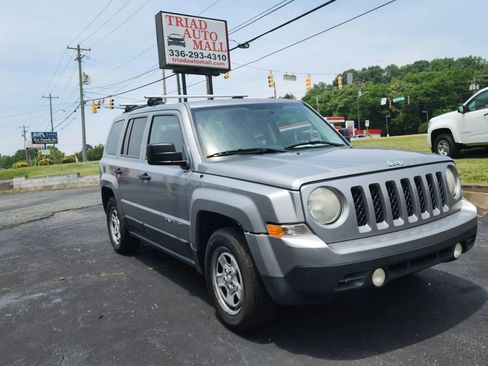 Used 2014 Jeep Patriot Sport image 3