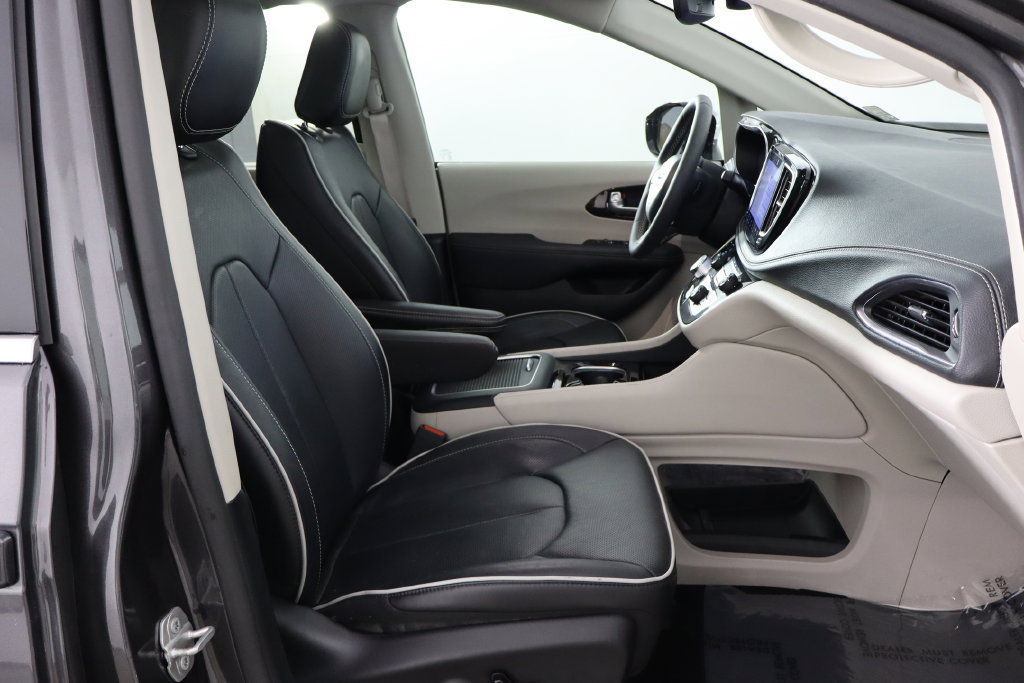 Used 2023 Chrysler Pacifica Limited FWD image 18