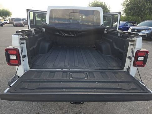 Used 2022 Jeep Gladiator Overland w/ Popular Equipment Package AWD/4WD image 13