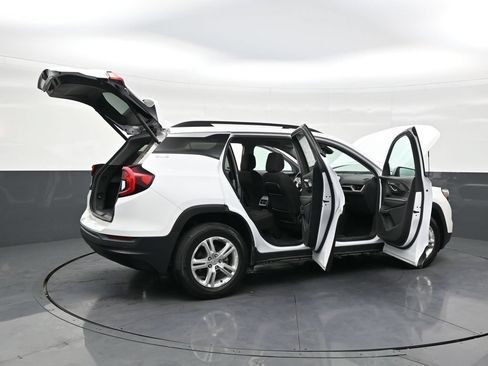 Used 2023 GMC Terrain SLE FWD image 25