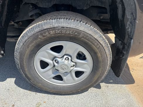 Used 2020 Toyota Tundra SR5 AWD/4WD image 13