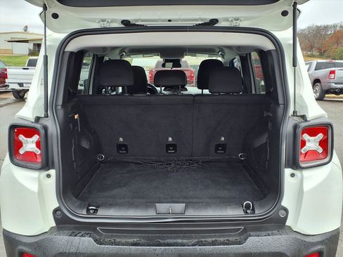 Used 2023 Jeep Renegade Latitude image 16