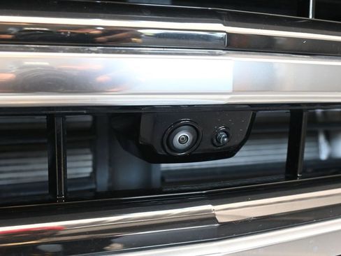 Used 2024 Chevrolet Silverado 1500 High Country w/ Technology Package AWD/4WD image 59