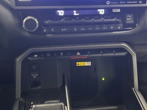 Used 2023 Toyota Tundra Limited image 28