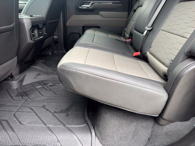 Used 2026 Chevrolet Silverado 2500 ZR2 AWD/4WD image 8