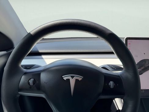 Used 2021 Tesla Model Y Long Range AWD/4WD image 18