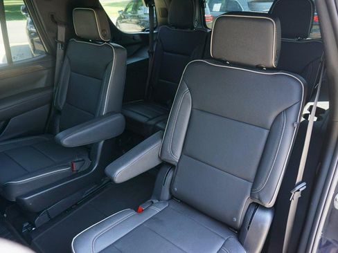 Used 2023 Chevrolet Tahoe Premier AWD/4WD image 32