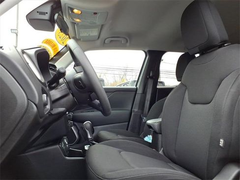 Certified 2023 Jeep Renegade Latitude image 24