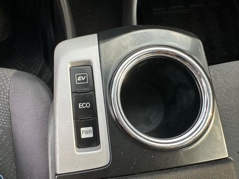 Used 2014 Toyota Prius V Two image 21