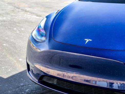 Used 2024 Tesla Model Y Long Range image 11