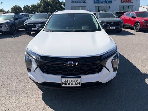 New 2026 Chevrolet Trax LT w/ Midnight Edition FWD image 9