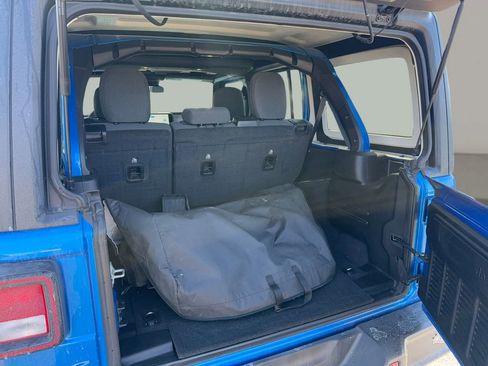 Used 2024 Jeep Wrangler Unlimited AWD/4WD image 18