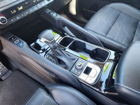 Certified 2022 Kia Telluride SX w/ SX Prestige Package image 27