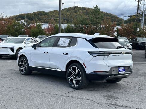 New 2026 Chevrolet Equinox EV LT image 5