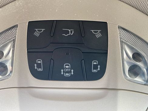 Used 2023 Chrysler Voyager LX FWD image 41