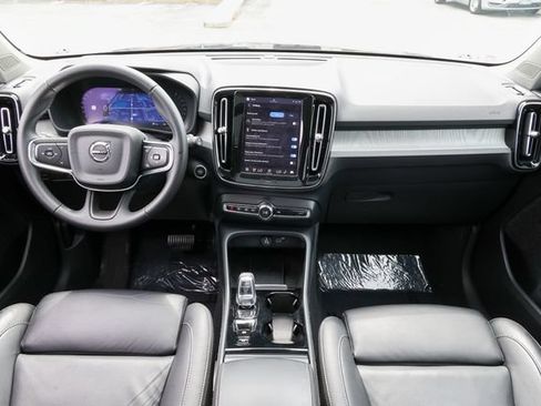 Certified 2024 Volvo XC40 B5 Ultimate w/ Protection Package Premier AWD/4WD image 45