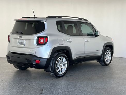 Used 2017 Jeep Renegade Latitude w/ Popular Equipment Group image 6