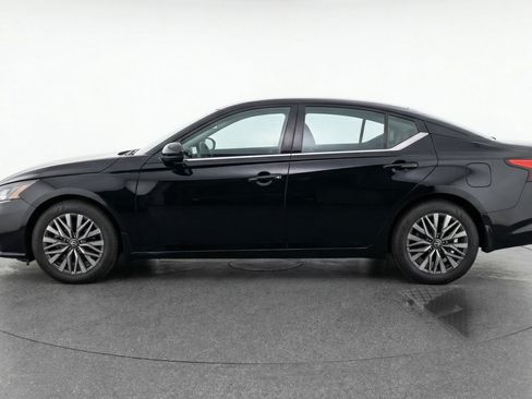 Used 2025 Nissan Altima 2.5 SV image 5