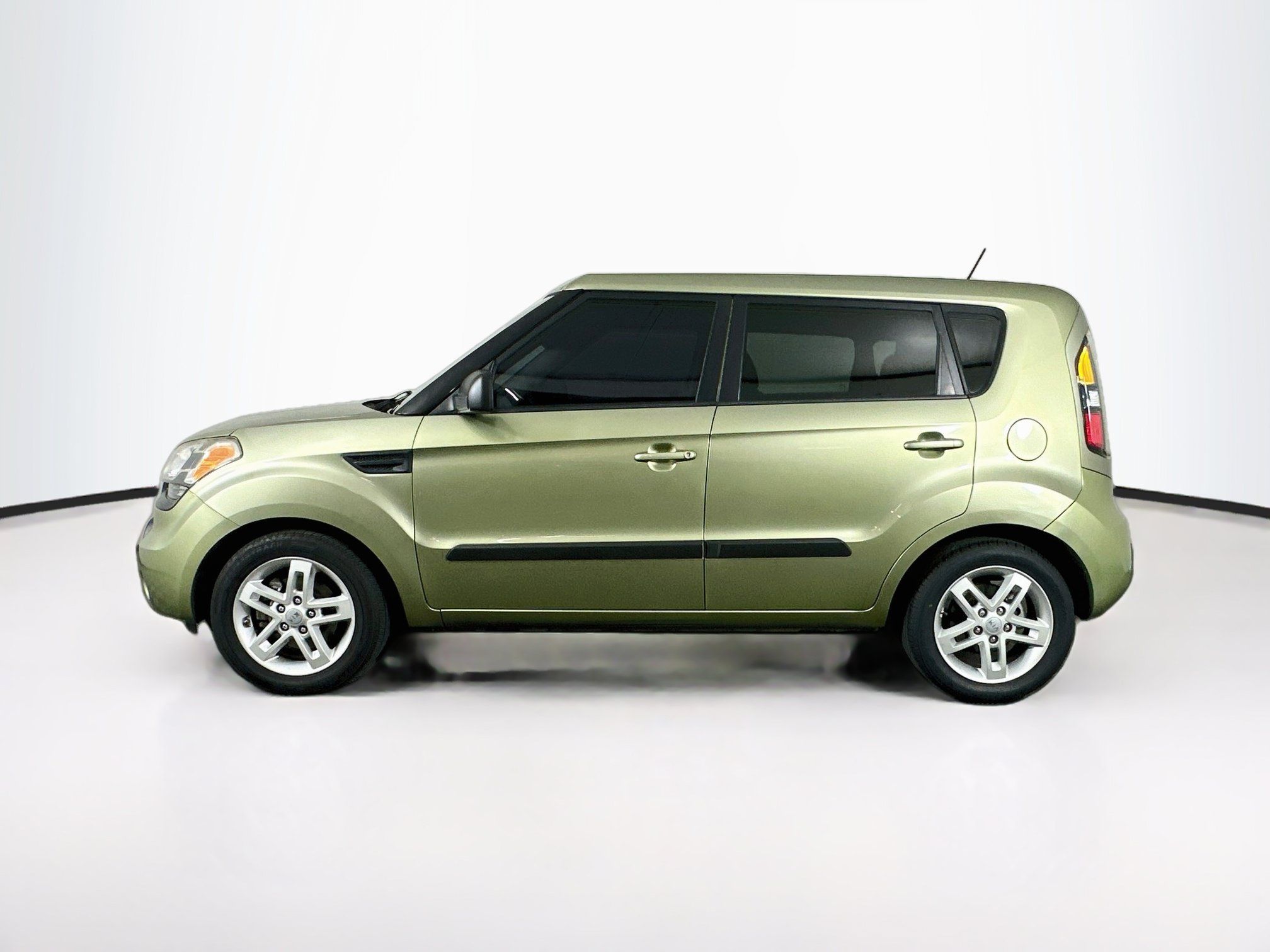 Used 2011 Kia Soul + FWD image 4