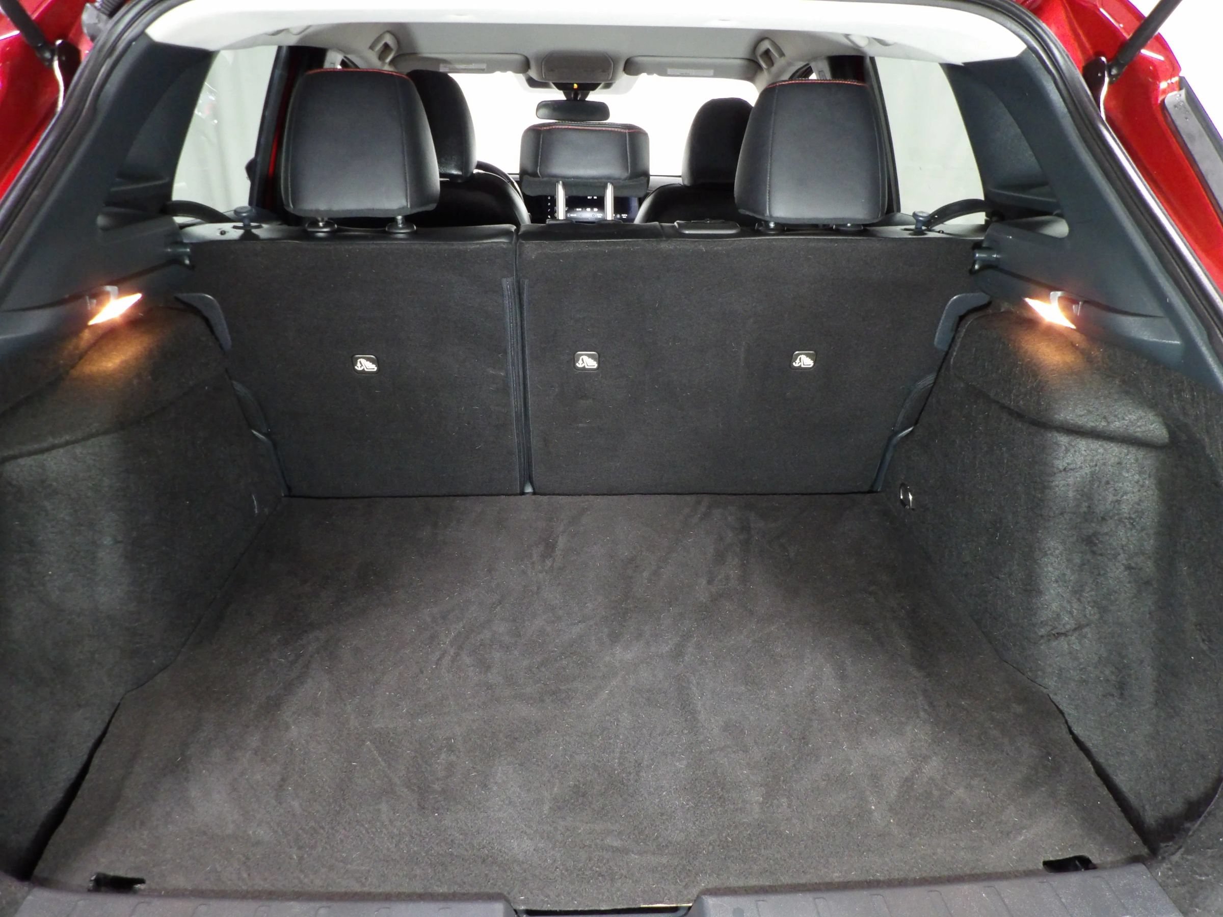 Used 2025 Nissan Kicks SR AWD/4WD image 9