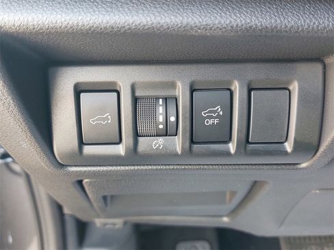 Used 2025 Subaru Outback Limited image 22