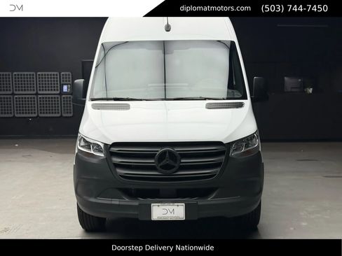 Used 2024 Mercedes-Benz Sprinter 2500 image 11
