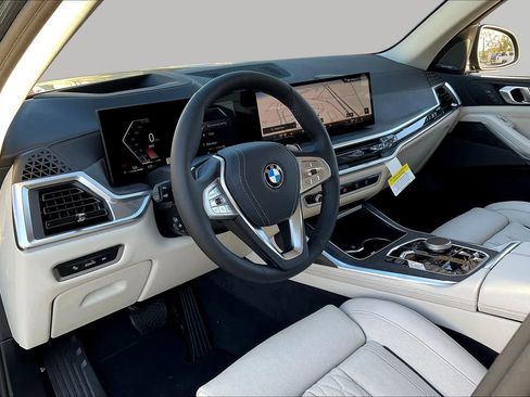 Used 2026 BMW X7 xDrive40i AWD/4WD image 17