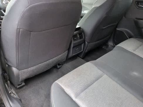 Used 2023 Nissan Rogue SV AWD/4WD image 18