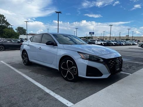 Used 2023 Nissan Altima 2.5 SR AWD/4WD image 1
