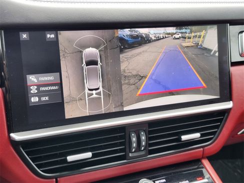 Used 2019 Porsche Cayenne Turbo image 21