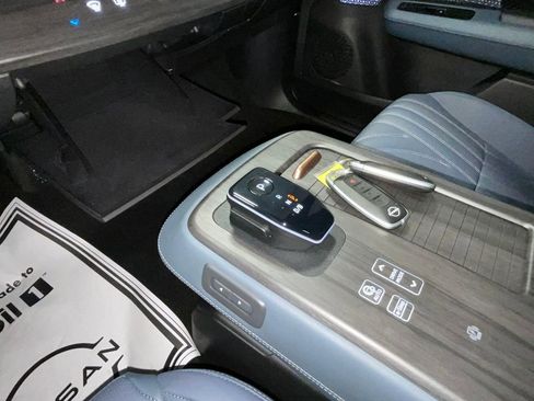 Used 2025 Nissan Ariya Platinum image 38