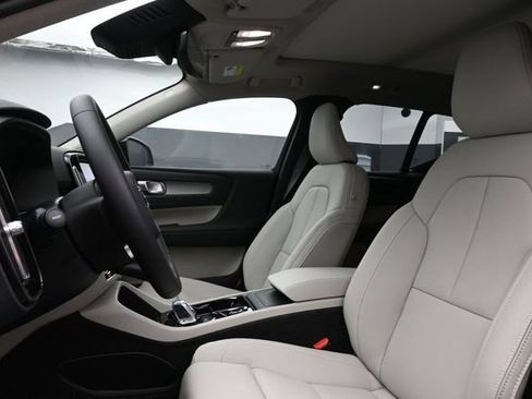 New 2026 Volvo XC40 B5 Plus w/ Protection Package Premier AWD/4WD image 10