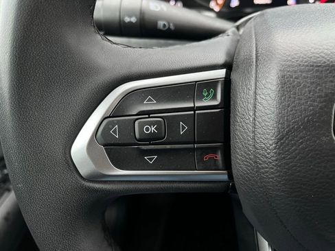 Used 2024 Jeep Compass Latitude AWD/4WD image 16