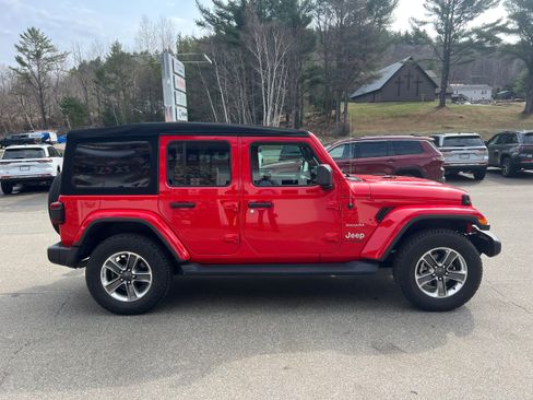 Used 2020 Jeep Wrangler Unlimited Sahara image 4