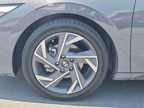 Certified 2025 Hyundai Elantra SEL FWD image 13