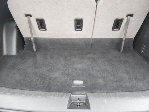 Used 2022 Chevrolet Traverse LT image 34