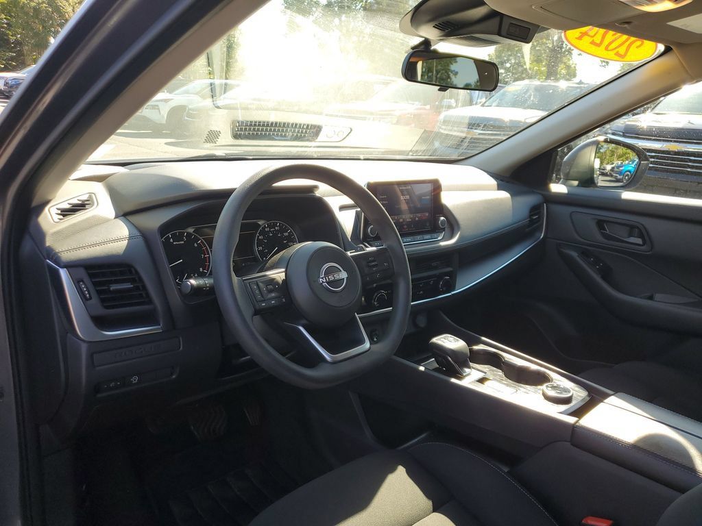 Used 2024 Nissan Rogue S AWD/4WD image 19