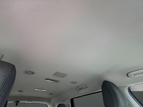 Used 2022 Kia Carnival LX image 26