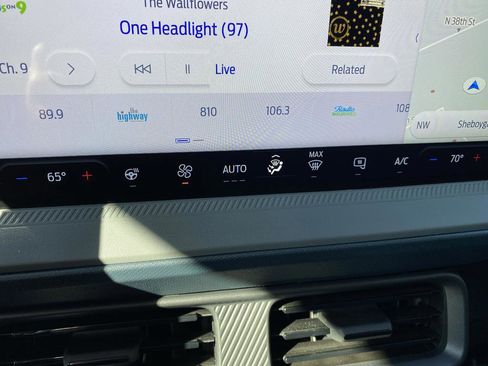 New 2025 Ford Maverick Lariat w/ Black Appearance Package image 27