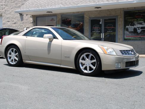 Used 2006 Cadillac XLR image 4
