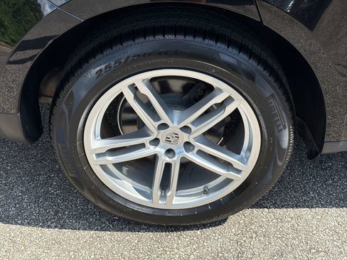 Used 2018 Porsche Macan AWD/4WD image 17