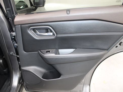 Used 2021 Nissan Rogue SV w/ Premium Package FWD image 27